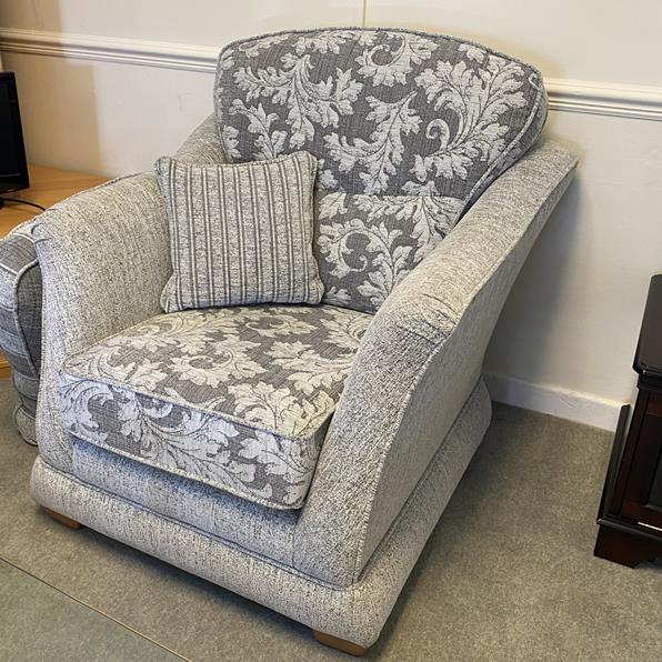 KNIGHTSBRIDGE THREESEATER SOFA + 1 STANDARD CHAIR + 1 GENTS CHAIR £